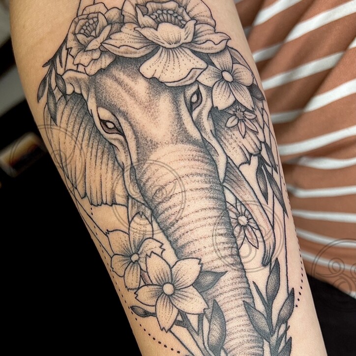 Finally got my Ellie Tattoo. Made it my own and added cherry blossoms, my  favorite flower. I'm over the moon with it. : r/thelastofus